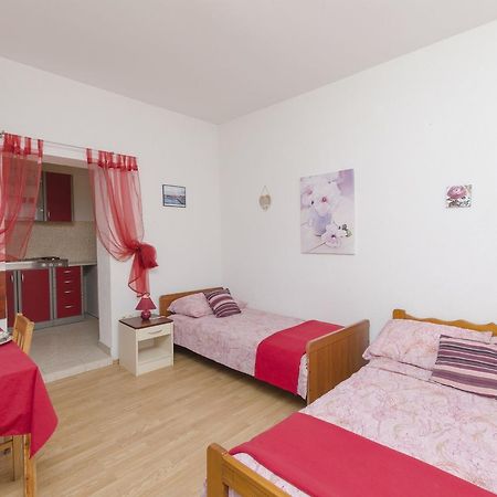 Apartments Ivana Нін Екстер'єр фото