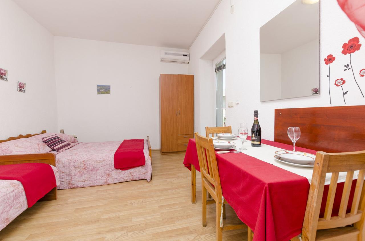 Apartments Ivana Нін Екстер'єр фото