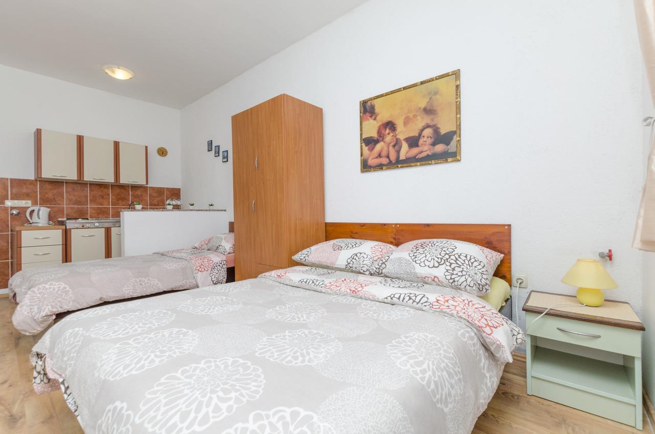 Apartments Ivana Нін Екстер'єр фото