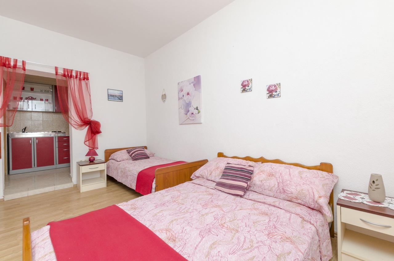 Apartments Ivana Нін Екстер'єр фото