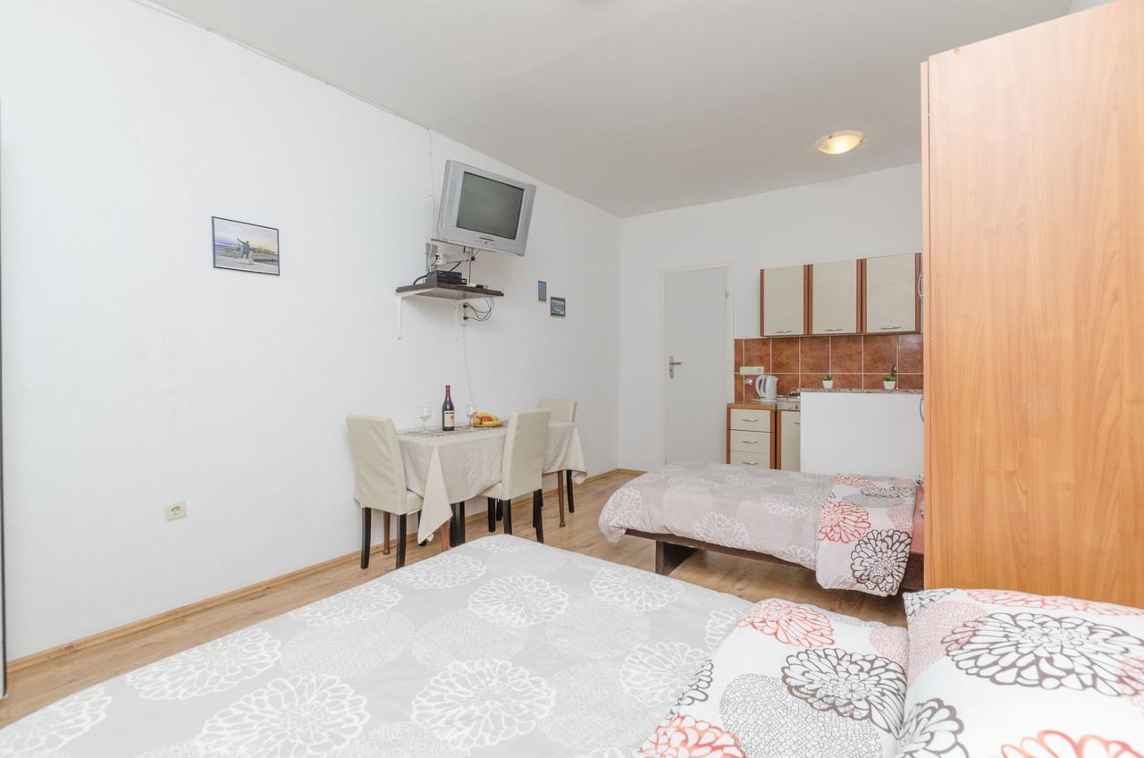 Apartments Ivana Нін Екстер'єр фото
