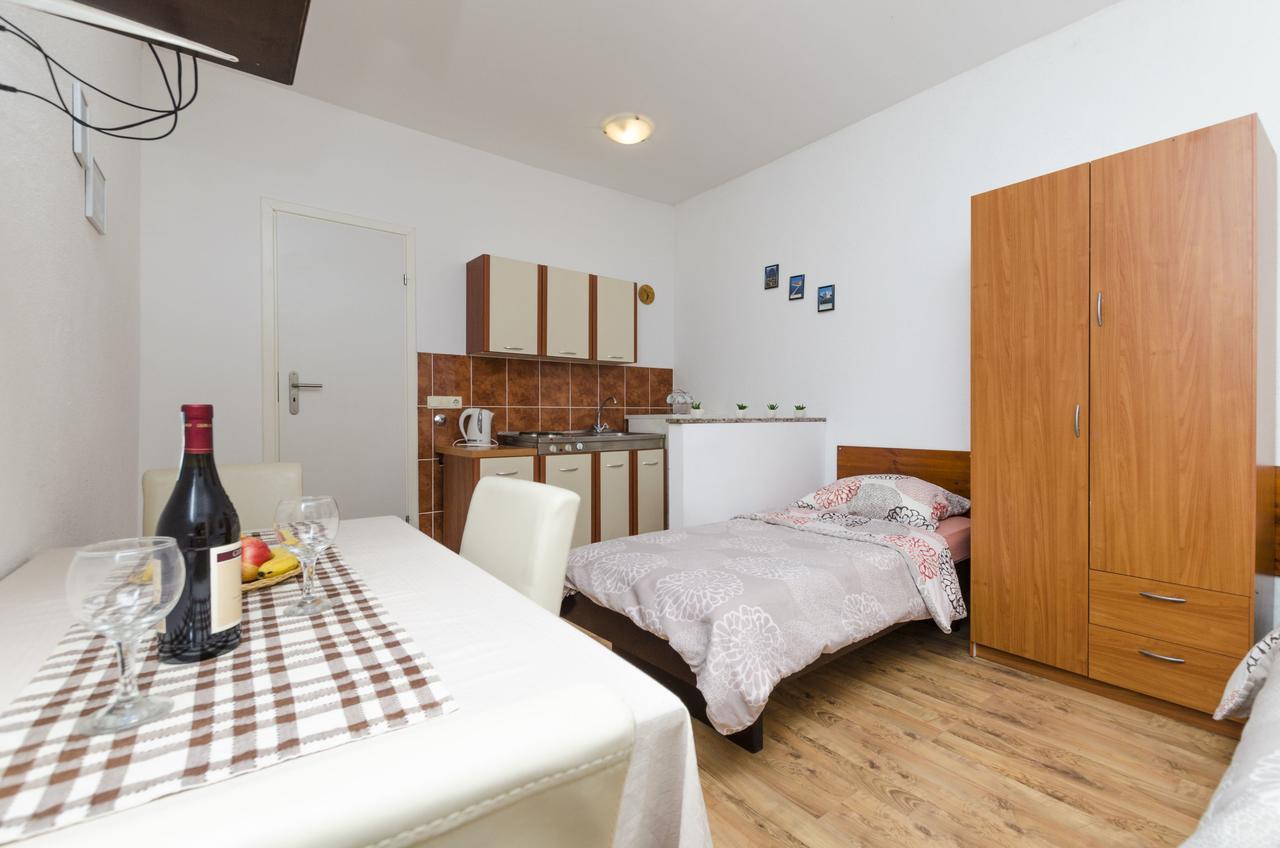 Apartments Ivana Нін Екстер'єр фото